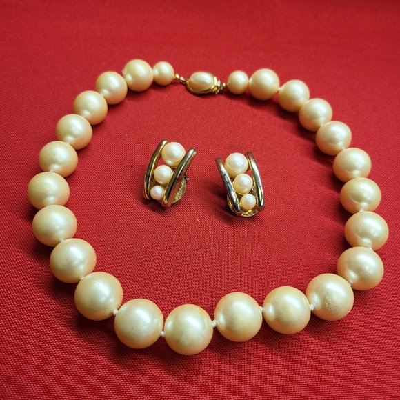 VTG Faux Gold Tone Pearl Choker Necklace & Clip on Earrings - Picture 8 of 10